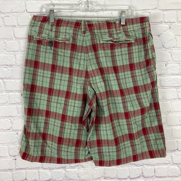 American Rag Men's Red and Green Plaid Flat Front Shorts Size: 34 - Picture 3 of 8